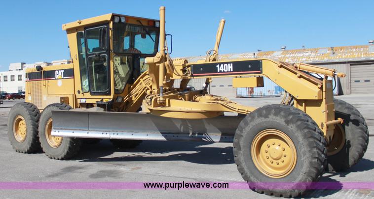 image for item B8577 2001 Caterpillar 140H motor grader