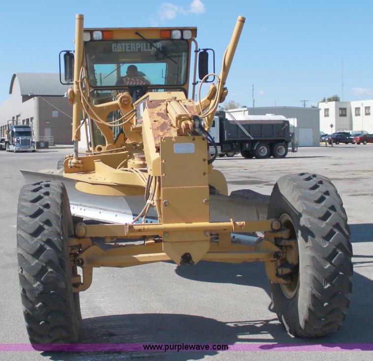 image for item B8577 2001 Caterpillar 140H motor grader