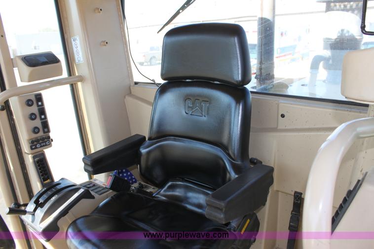 image for item B8577 2001 Caterpillar 140H motor grader