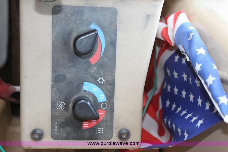 image for item B8577 2001 Caterpillar 140H motor grader