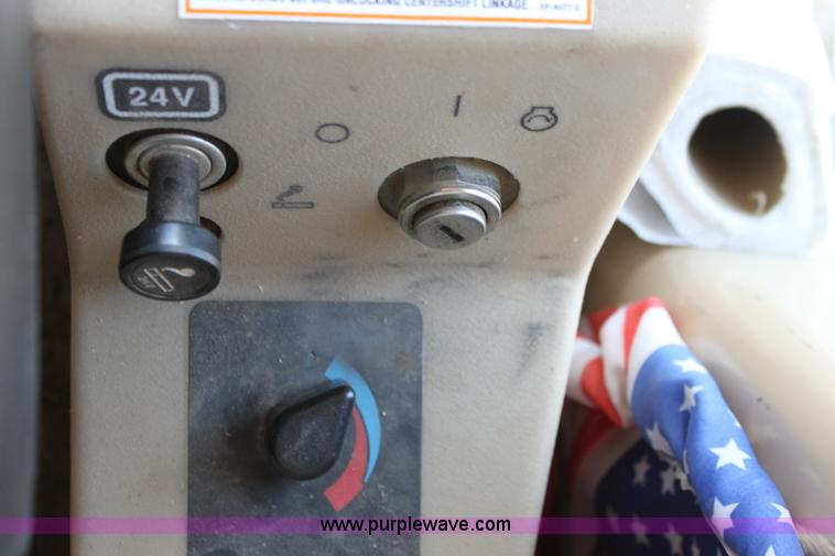 image for item B8577 2001 Caterpillar 140H motor grader