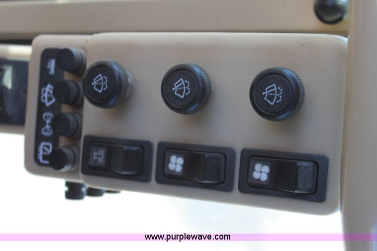 image for item B8577 2001 Caterpillar 140H motor grader