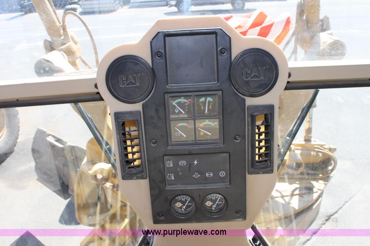 image for item B8577 2001 Caterpillar 140H motor grader