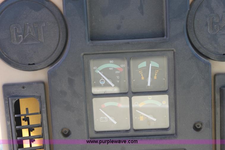image for item B8577 2001 Caterpillar 140H motor grader