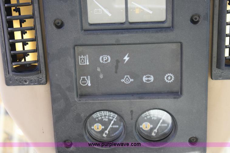 image for item B8577 2001 Caterpillar 140H motor grader