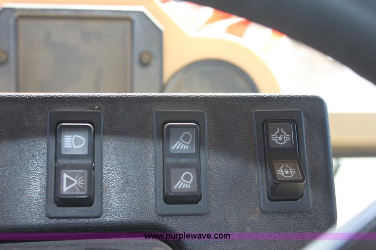 image for item B8577 2001 Caterpillar 140H motor grader