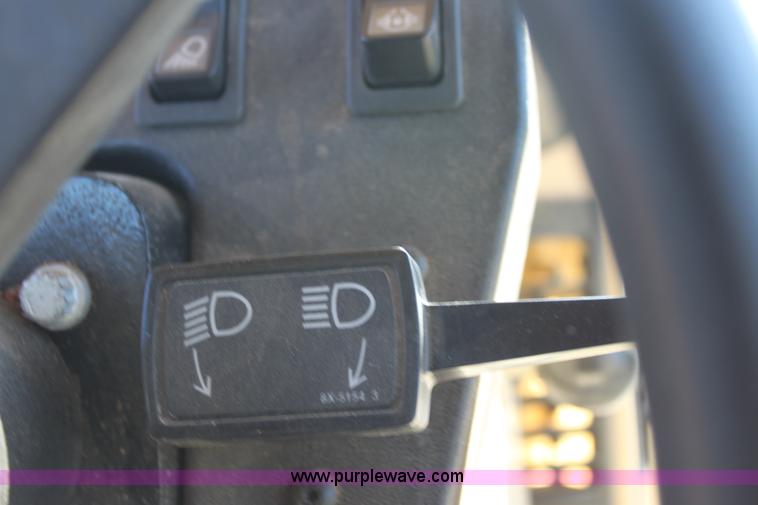 image for item B8577 2001 Caterpillar 140H motor grader