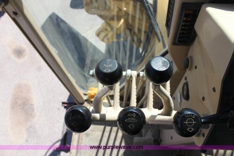 image for item B8577 2001 Caterpillar 140H motor grader