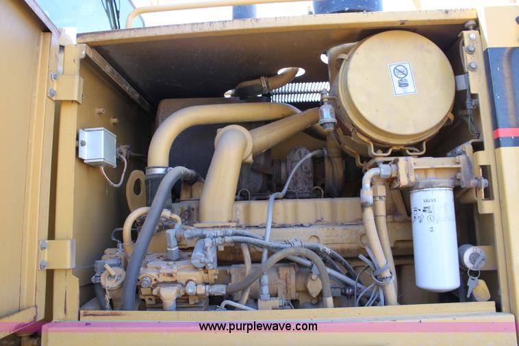 image for item B8577 2001 Caterpillar 140H motor grader