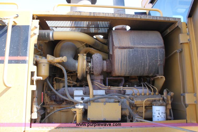 image for item B8577 2001 Caterpillar 140H motor grader