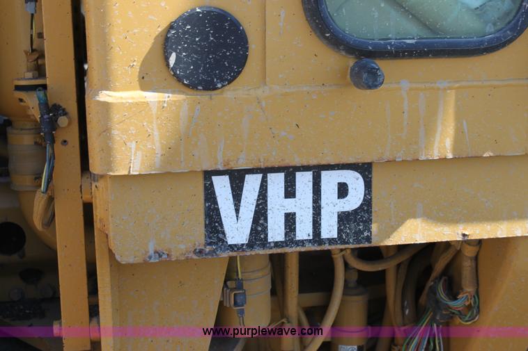 image for item B8577 2001 Caterpillar 140H motor grader