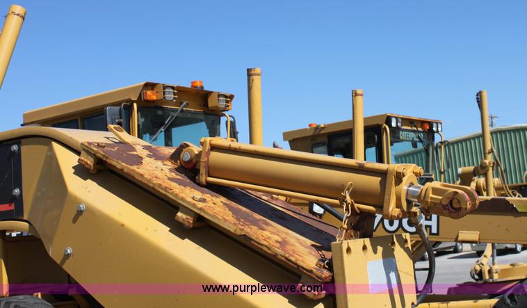 image for item B8577 2001 Caterpillar 140H motor grader