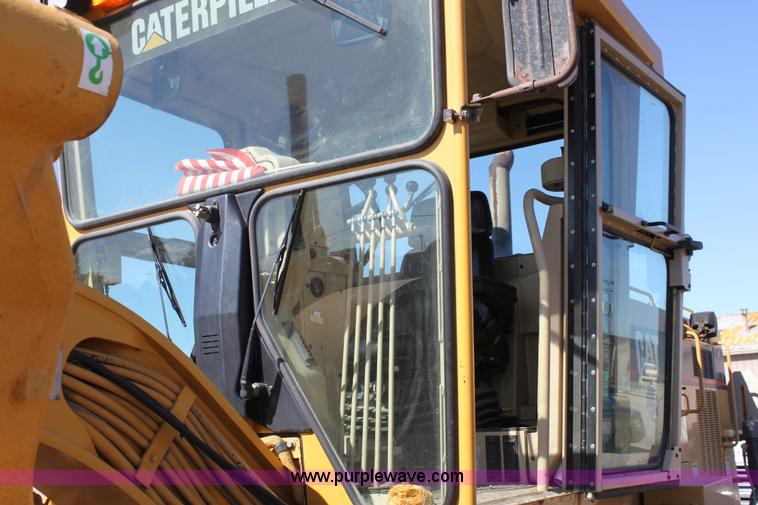 image for item B8577 2001 Caterpillar 140H motor grader