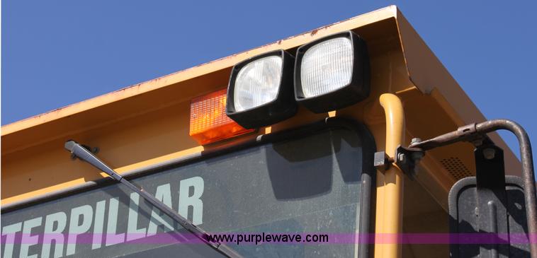 image for item B8577 2001 Caterpillar 140H motor grader