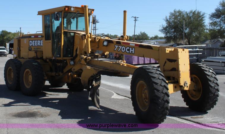 image for item B8578 1998 John Deere 770CH motor grader