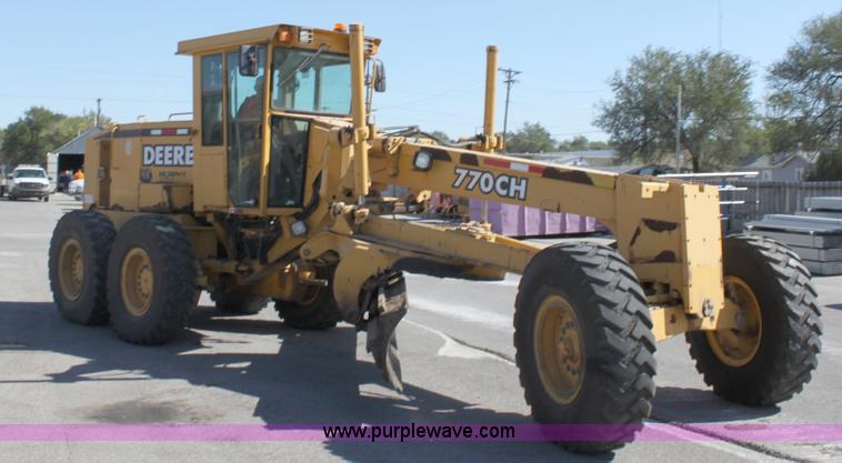 image for item B8578 1998 John Deere 770CH motor grader