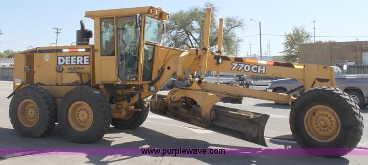 image for item B8578 1998 John Deere 770CH motor grader