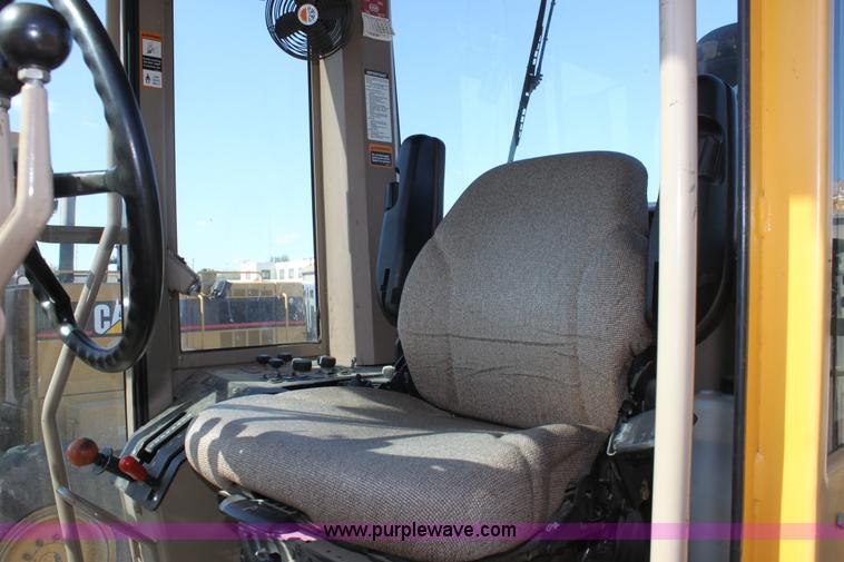 image for item B8578 1998 John Deere 770CH motor grader