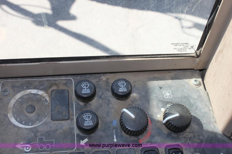 image for item B8578 1998 John Deere 770CH motor grader