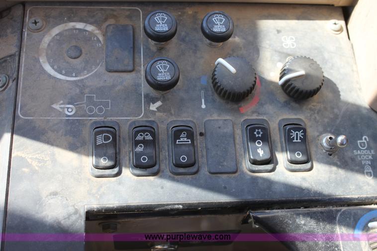 image for item B8578 1998 John Deere 770CH motor grader