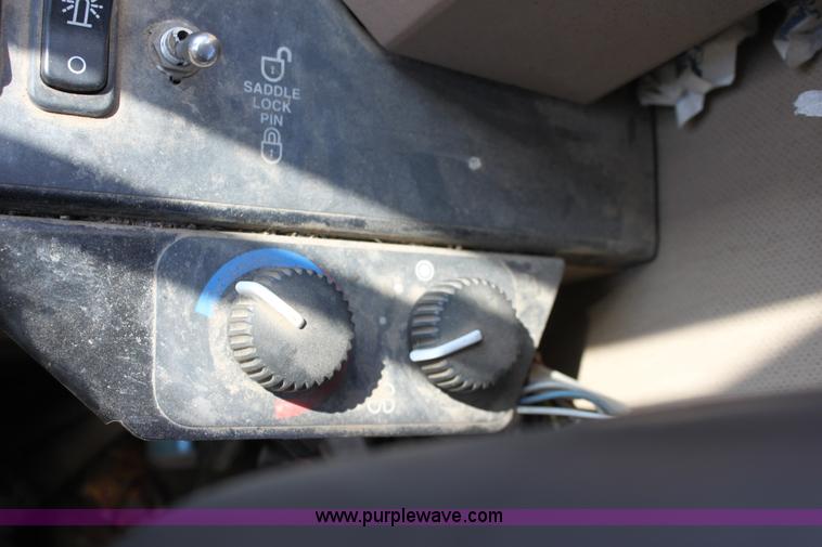 image for item B8578 1998 John Deere 770CH motor grader