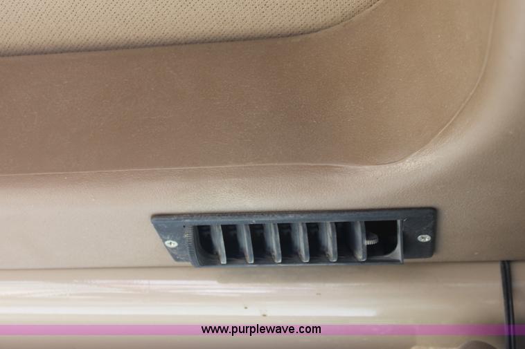 image for item B8578 1998 John Deere 770CH motor grader