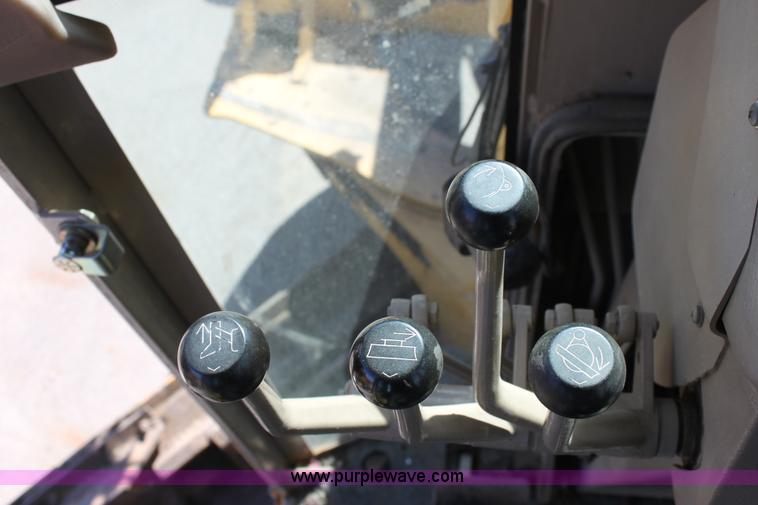 image for item B8578 1998 John Deere 770CH motor grader