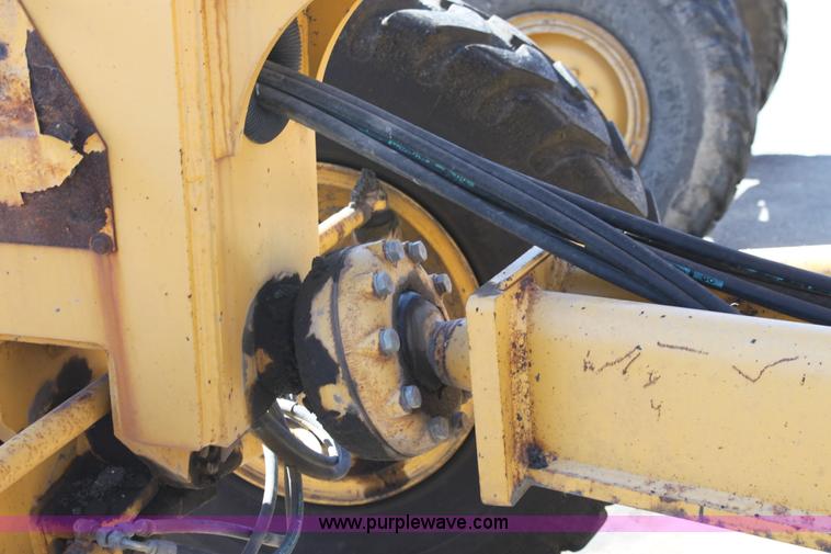 image for item B8578 1998 John Deere 770CH motor grader