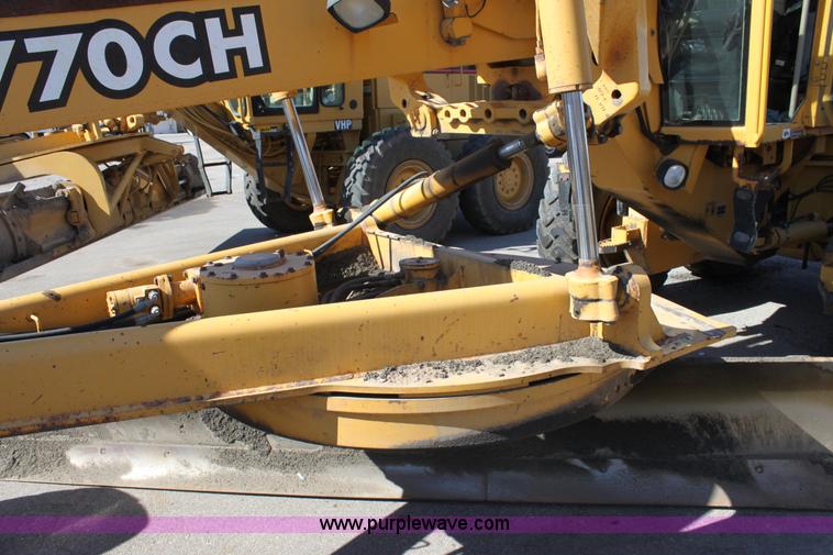 image for item B8578 1998 John Deere 770CH motor grader