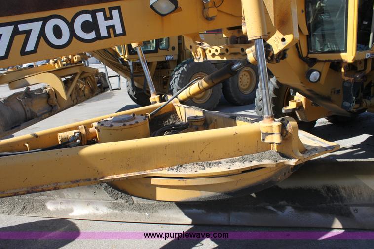 image for item B8578 1998 John Deere 770CH motor grader