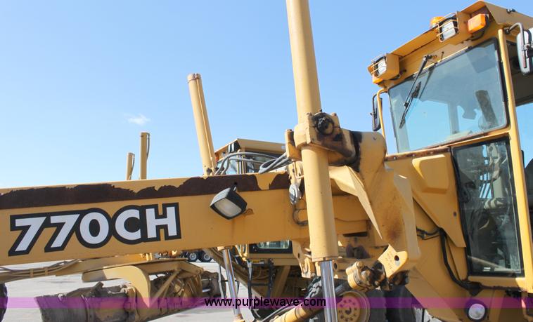 image for item B8578 1998 John Deere 770CH motor grader