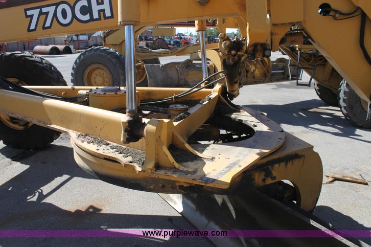 image for item B8578 1998 John Deere 770CH motor grader