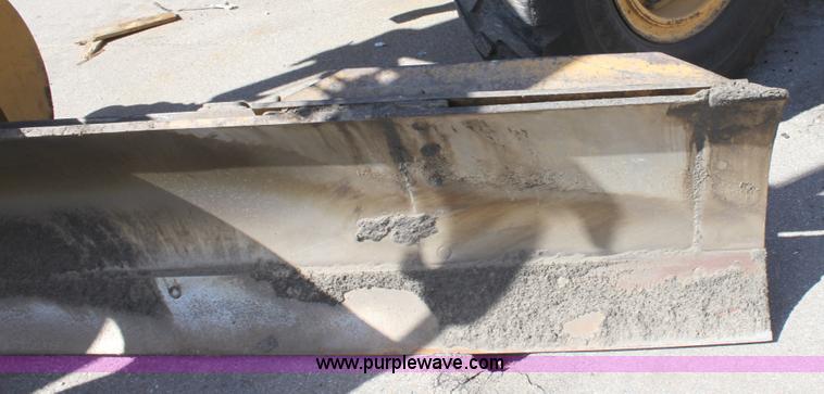 image for item B8578 1998 John Deere 770CH motor grader