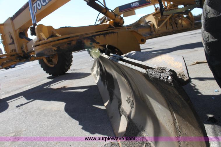 image for item B8578 1998 John Deere 770CH motor grader