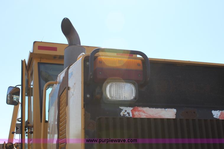 image for item B8578 1998 John Deere 770CH motor grader