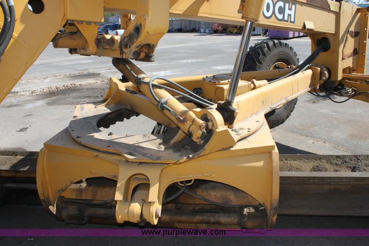 image for item B8578 1998 John Deere 770CH motor grader