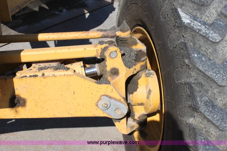 image for item B8578 1998 John Deere 770CH motor grader