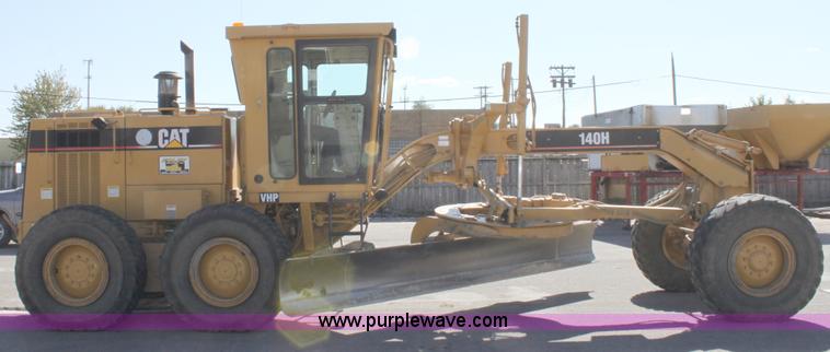 image for item B8579 2000 Caterpillar 140H motor grader