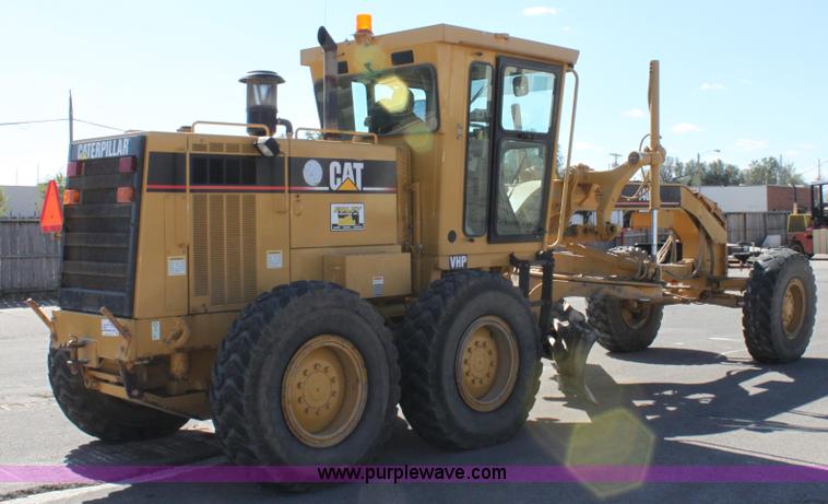 image for item B8579 2000 Caterpillar 140H motor grader