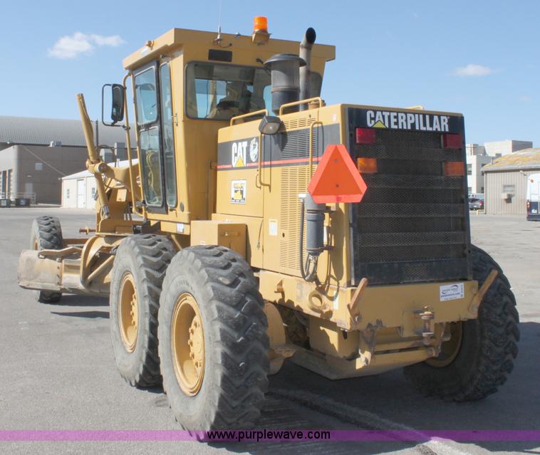 image for item B8579 2000 Caterpillar 140H motor grader