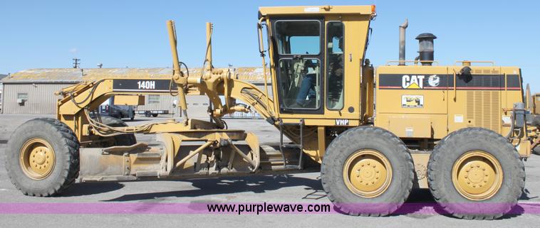image for item B8579 2000 Caterpillar 140H motor grader