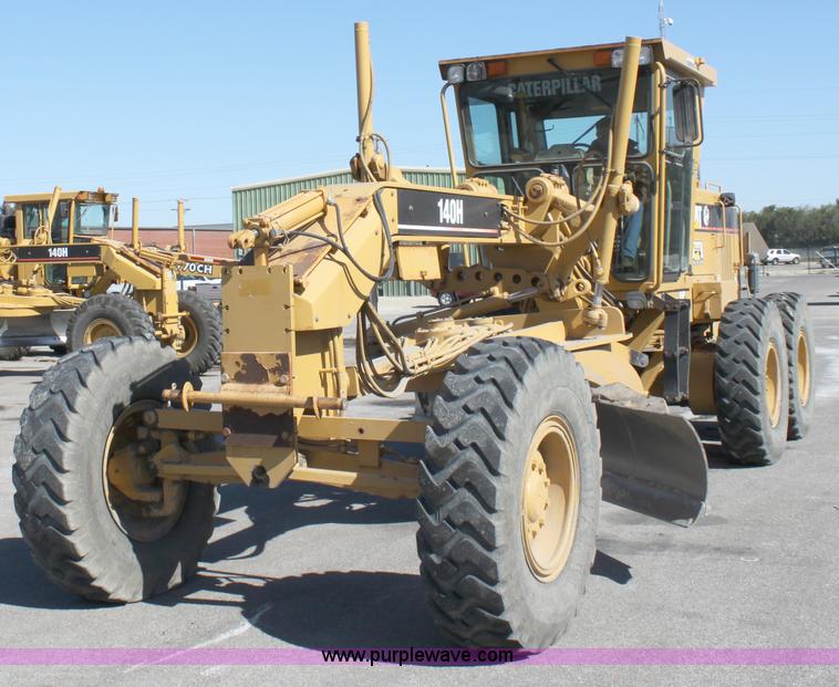 image for item B8579 2000 Caterpillar 140H motor grader