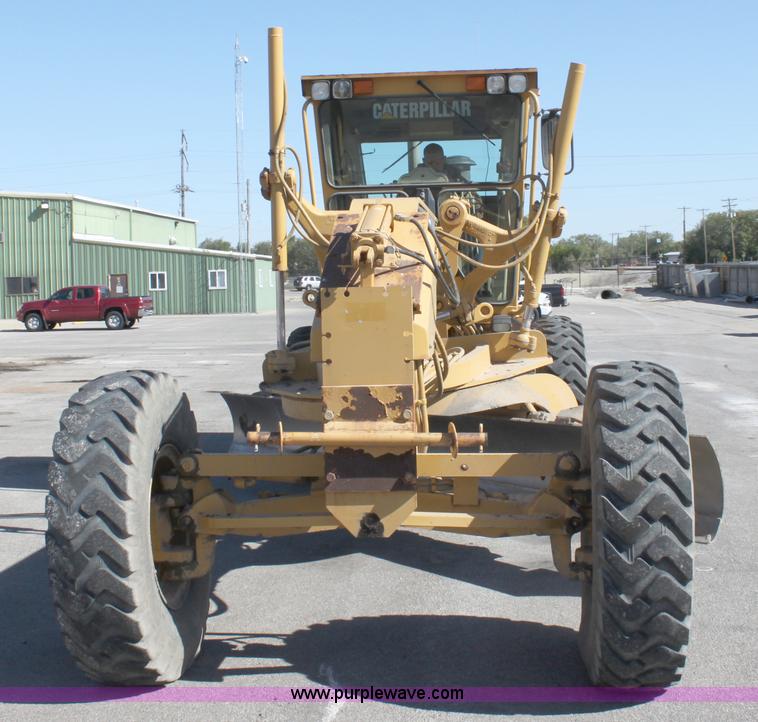 image for item B8579 2000 Caterpillar 140H motor grader