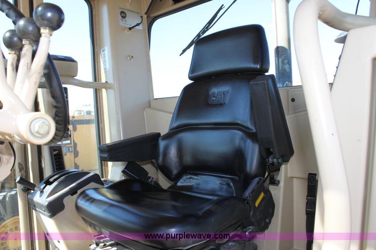 image for item B8579 2000 Caterpillar 140H motor grader