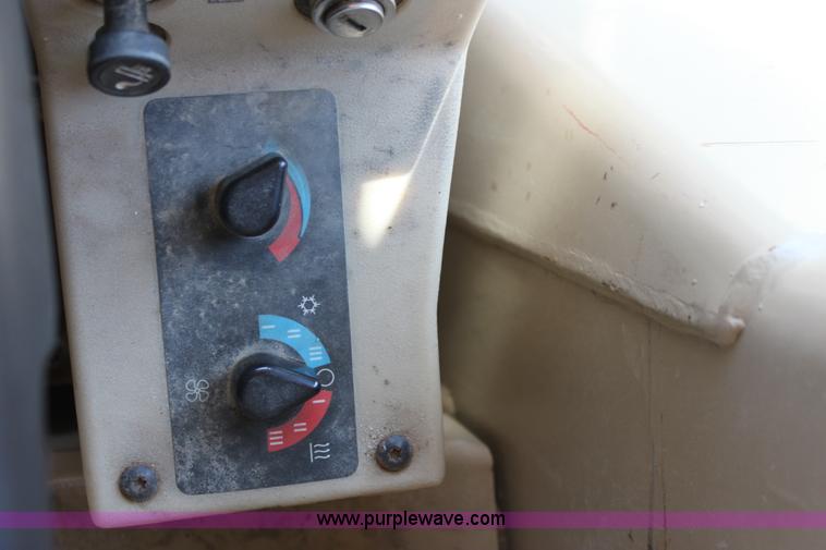 image for item B8579 2000 Caterpillar 140H motor grader