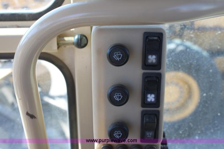 image for item B8579 2000 Caterpillar 140H motor grader