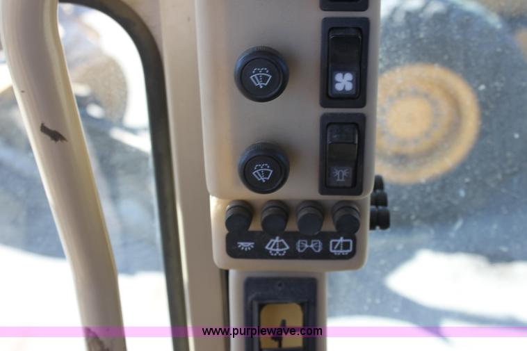 image for item B8579 2000 Caterpillar 140H motor grader