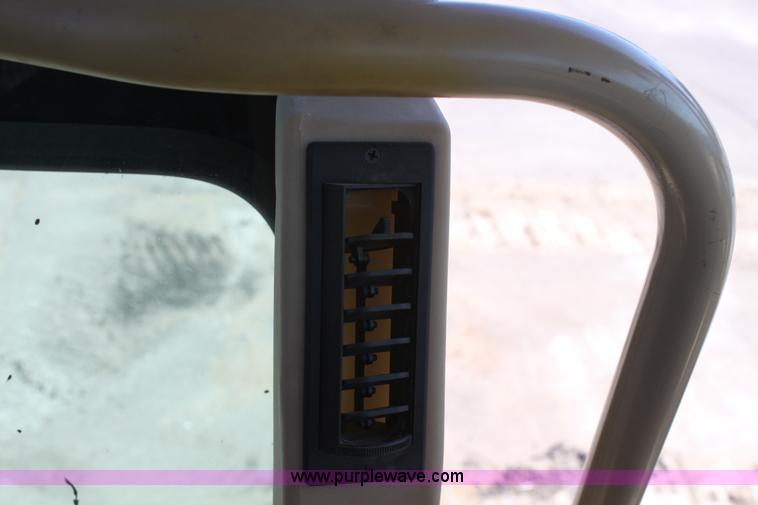 image for item B8579 2000 Caterpillar 140H motor grader