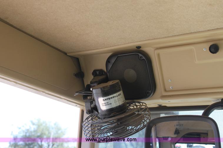 image for item B8579 2000 Caterpillar 140H motor grader