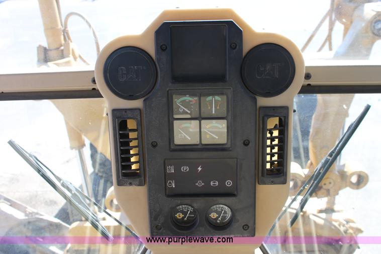 image for item B8579 2000 Caterpillar 140H motor grader